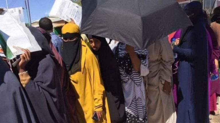Akhriso:-Shacabka Somaliland oo Saakay u Dareeraya Goobaha Doorashadda