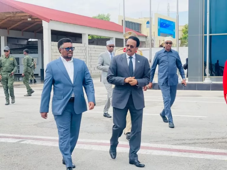 Farmaajo oo Safar Ugu Ambabaxay Magaalada Dooxa ee dalka Qatar