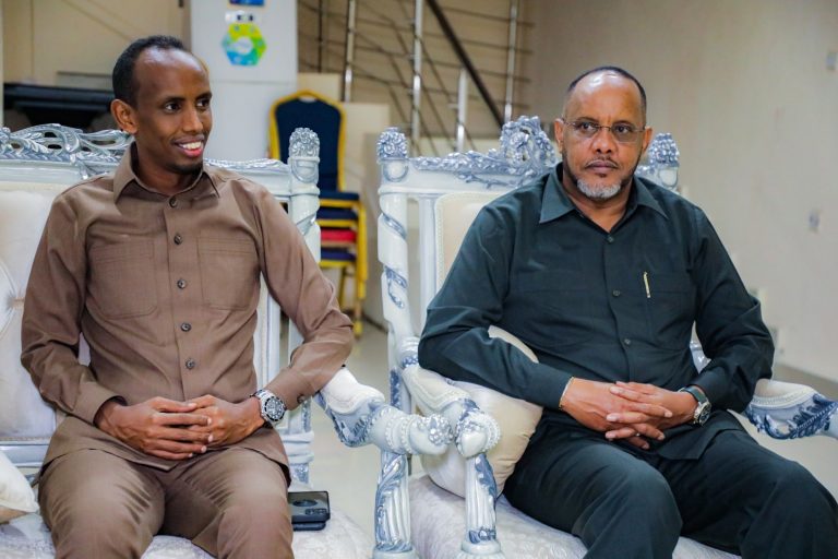 Axmed Madoobe oo La Kulmay Xildhibaanada Golaha Shacabka ee Lagu Doortay Jubaland.