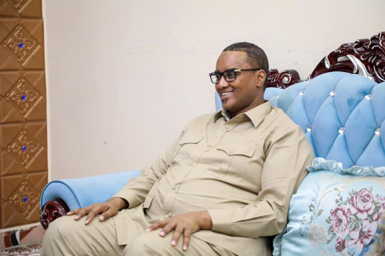 Guddiga Xalinta Khilaafaadka oo Fasaxay Kursigii Fahad Yaasiin Kusoo Baxay