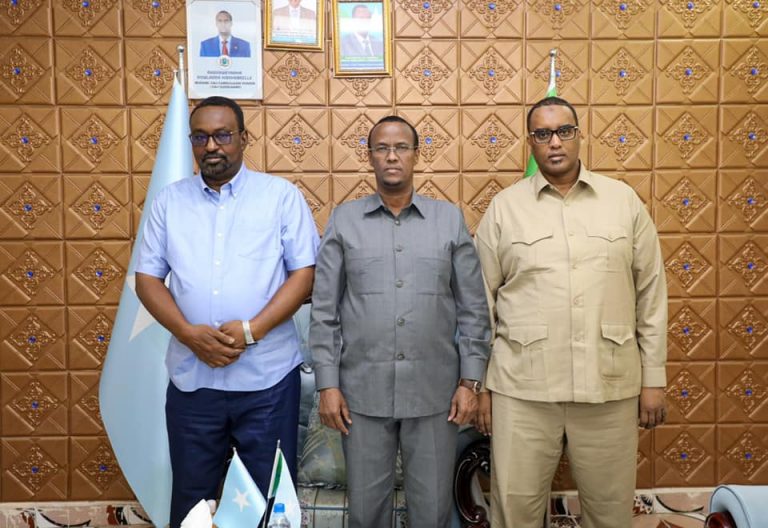 Cali Guudlaawe iyo Ku-xigeenkisa oo Kulan La Yeeshay Fahad Yaasiin+Sawirro