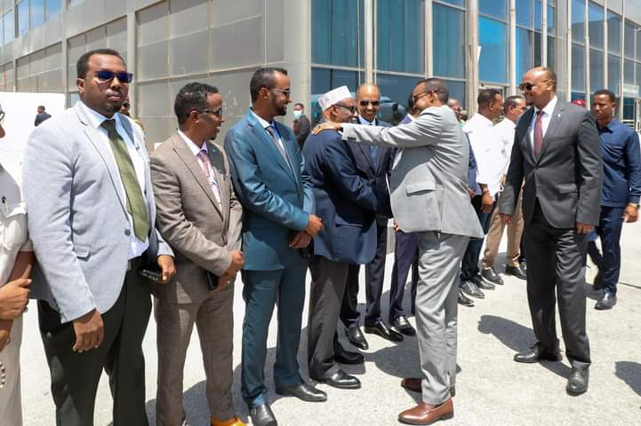 Raisulwasaare Rooble oo Dalka Dib Ugu Soo Laabtay Kadib Safarkii Imaaraadka