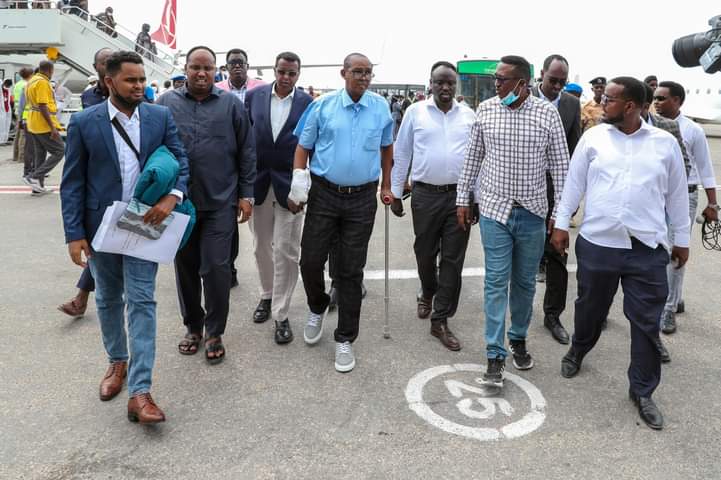 Maxamed Ibraahim Macalimuu oo Dalka Dib ugu Soo Laabtay