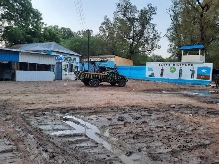 Ciidamo La Wareegay Xarunta Doorashadda ee Magaaladda Baladweyne