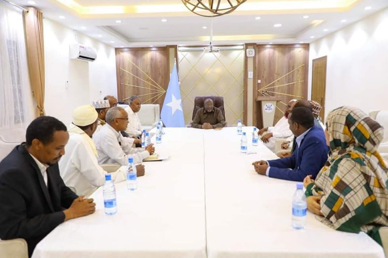 Shiikh Aadan Madoobe oo La Kulmay Qeybaha Kala Duwan ee Ururadda Bulshada Rayidka
