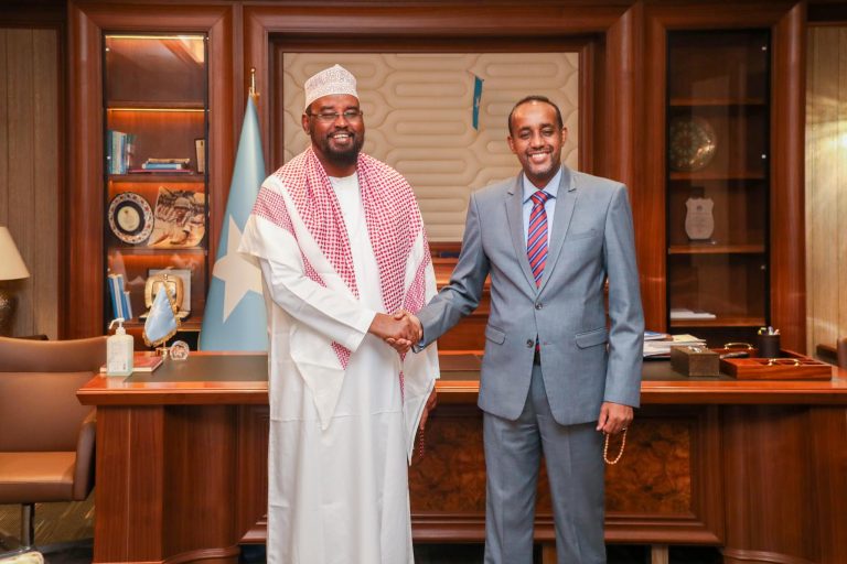 RW Rooble oo Qaabilay Madaxweynaha Dowlad-goboleedka Jubaland+Sawirro