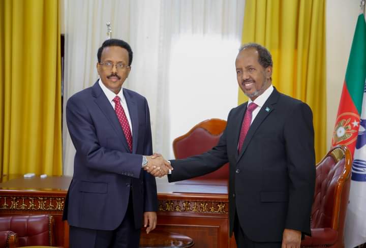 Xasan Shiikh oo Xilka Kala Wareegay Maxamed Cabdullaahi Farmaajo+Sawirro