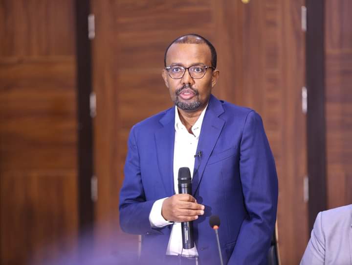 Raisulwasaare Rooble Oo Shaqo Ka Joojin Ku Sameeyay Wasiirka Arrimaha Dibadda