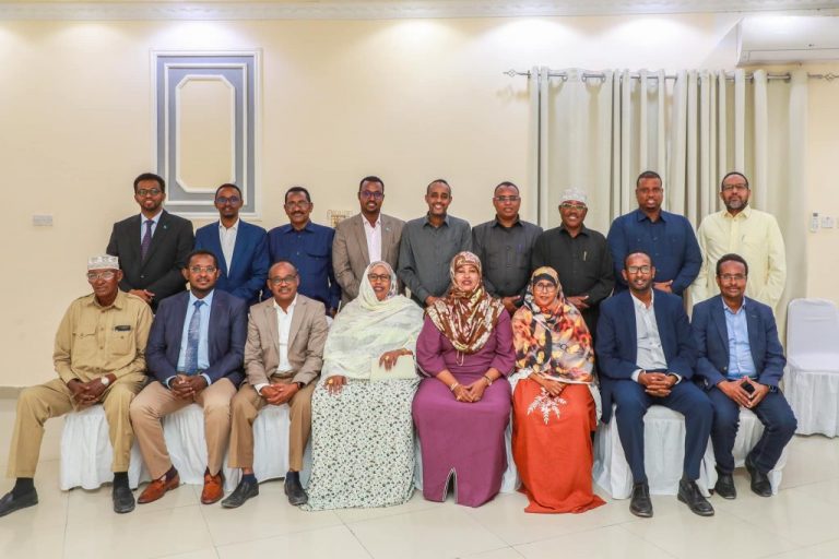 Rooble oo La Kulmay Xildhibaan ee Dhawaan Lagu Soo Doortay Ceelwaaq