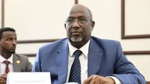 Aadan Madoobe oo Magacaabay La Taliyihii Arimaha Siyaasada iyo Amniga.