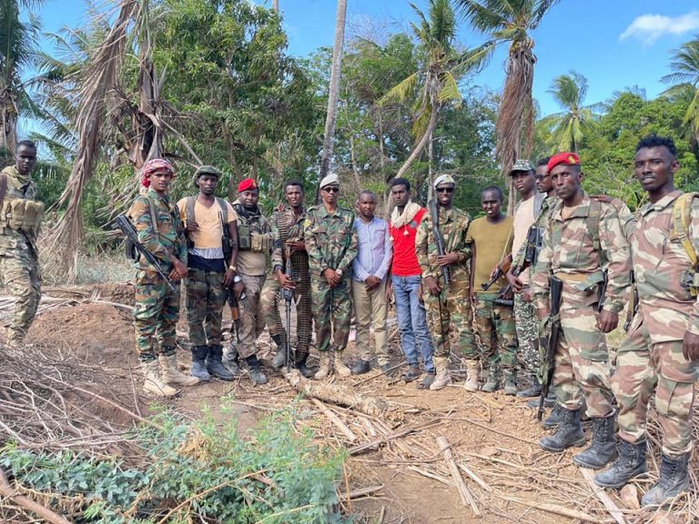 Sarkaal Ka Tirsanaa Al-shabaab oo Isku Soo Dhibay Dowladda+Sawirro
