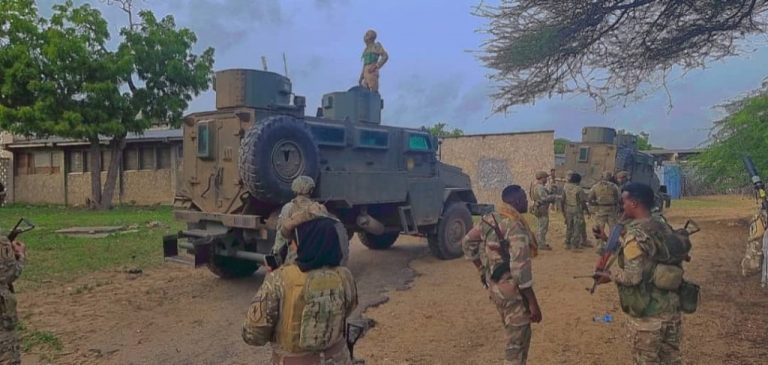 Ciidamadda Kumaandooka oo Soo Qabtay Xubno Ka Tirsan Shabaab iyo Qalab