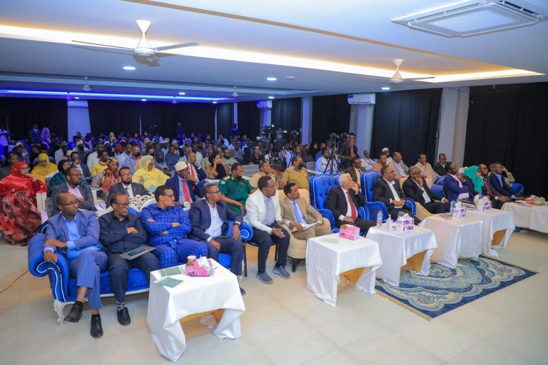 Ergeyga Abaaraha oo ka qeyb shir loogu qareemayo dadka Abaartu saameysay