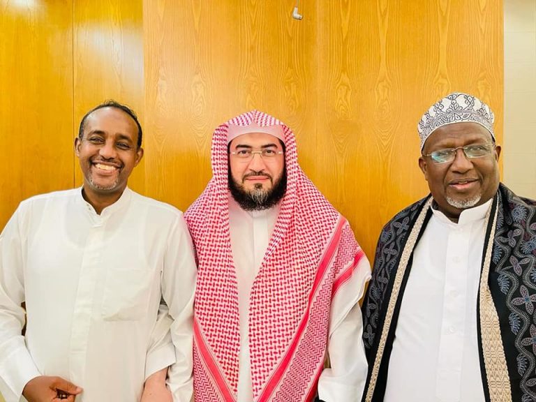 Gudoomiyaha Golaha Shacabka oo La Kulmay Imaamka masjidka barakeysan ee Haramu Shariif