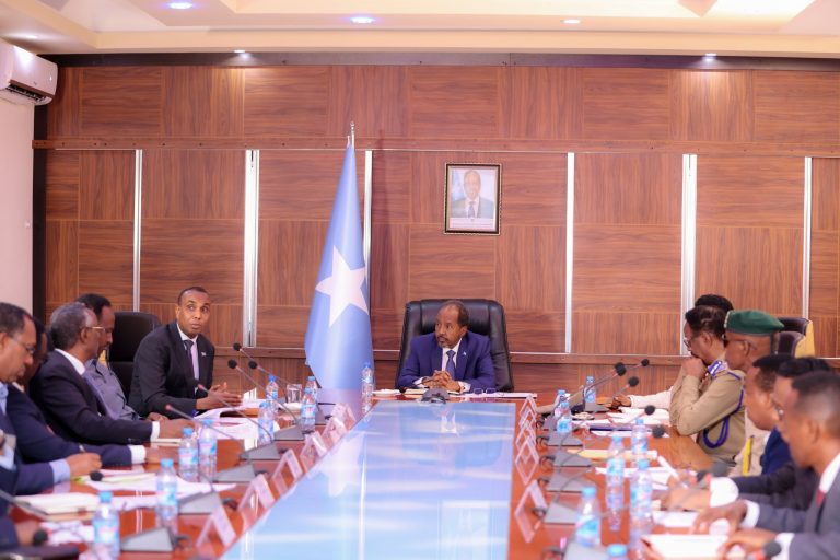 Madaxweyne Xasan Shiikh oo Warbixin Ka Dhageystay Guddiga Weerarkii Xayaat Hoteel