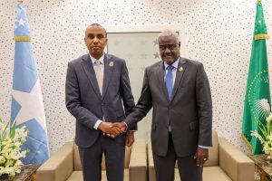 Raisulwasaare Xamza oo Kulan La Yeeshay Guddoomiyaha Guddiga Midowga Afrika