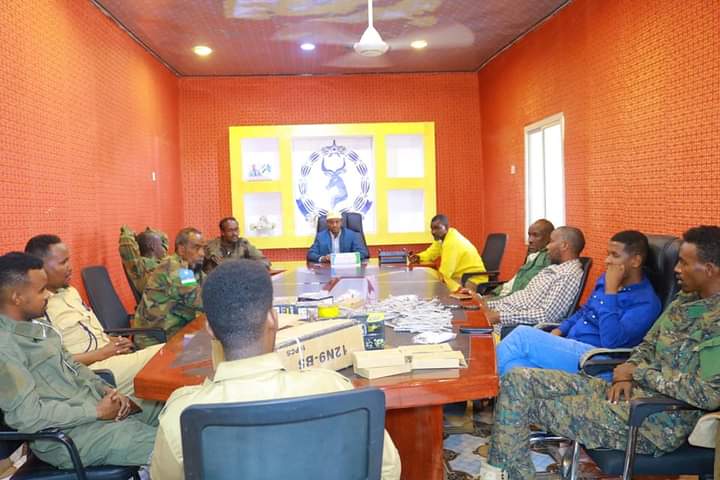 Puntland oo Soo Bandhigtay Qaraxyo iyo Gaarigii Lagu Waday