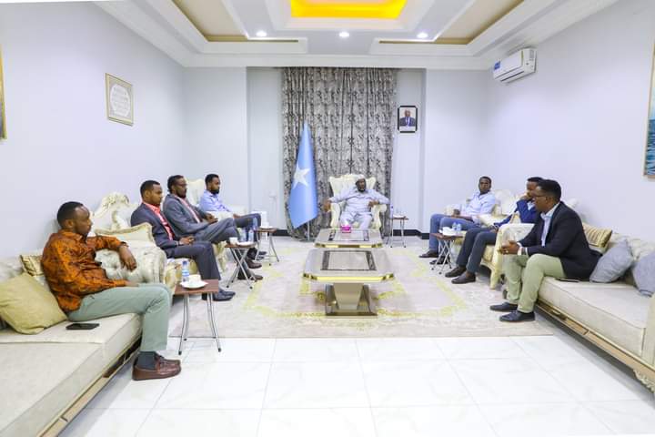 Aadan Madoobe oo La Kulmay Guddigii Loo Xilsaaray Dhacdadii Xarunya Golaha Shacabka