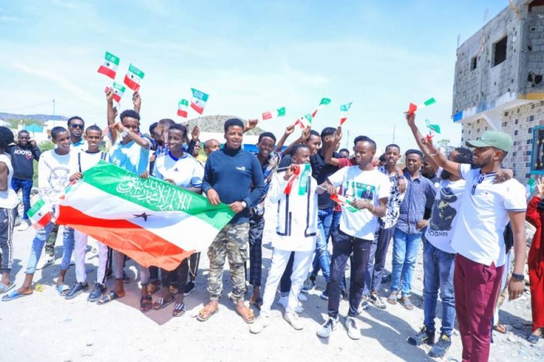Muddaharaadyo Ka Socda Magaalooyinka Somaliland,Internetkii oo La Jaray