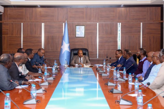 Xasan Sheekh oo Ganacsatada Soomaaliyeed Kala Arrinsaday Iskaashiyada Dhaqaale ee Heer-gobol