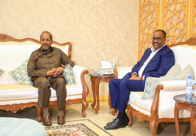 Villa Soomaaliya oo ka Hadashay kulamadii dhaxmaray Madaxweyne Xasan iyo Siciid Deni