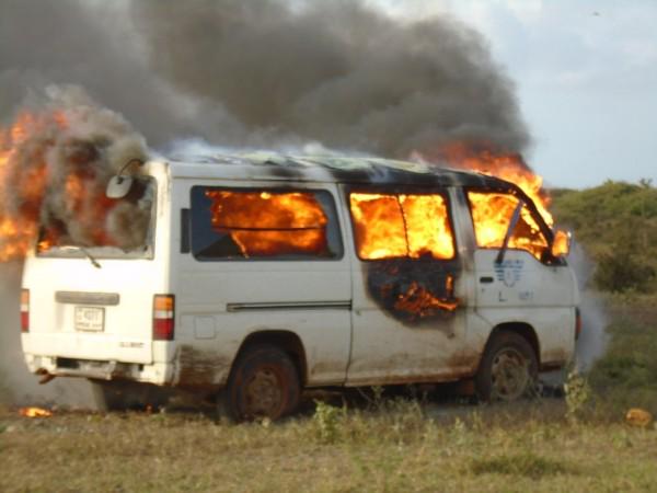 Al-shabaab oo Gubay 15-gaari oo Siday Raashiin iyo Dad Rakaab