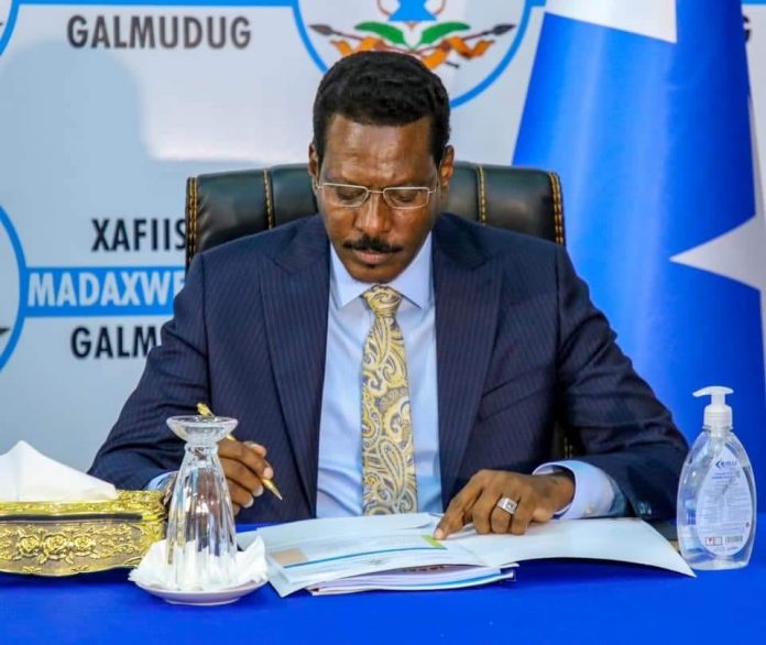 Qoor-qoor oo Xilkii Ka Qaaday Wasiirka Wasaaradda Gaadiidka iyo Duulista Galmudug