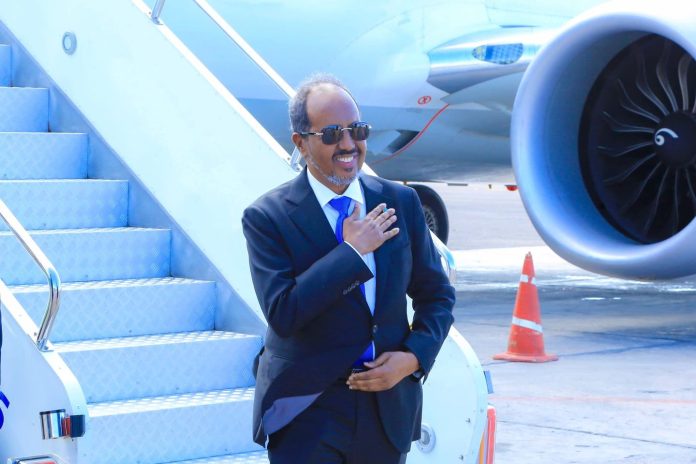 Madaxweyne Xasan Shiikh oo Dalka Dib ugu Soo Laabtay Kadib Safarkii Dalka Mareykanka