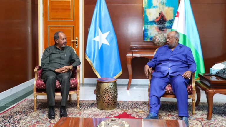 Xasan Sheekh oo Ismaaciil Geelle Kala Hadlay La Dagaalanka Al-shabaab