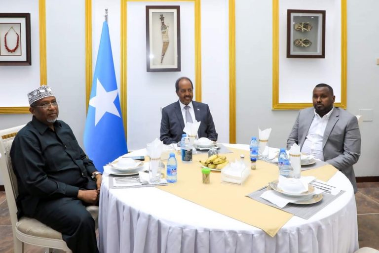 Xasan sheikh oo Kulan La yeeshay Guddoonka iyo Guddiyada Joogtada ah ee Golaha Shacabka