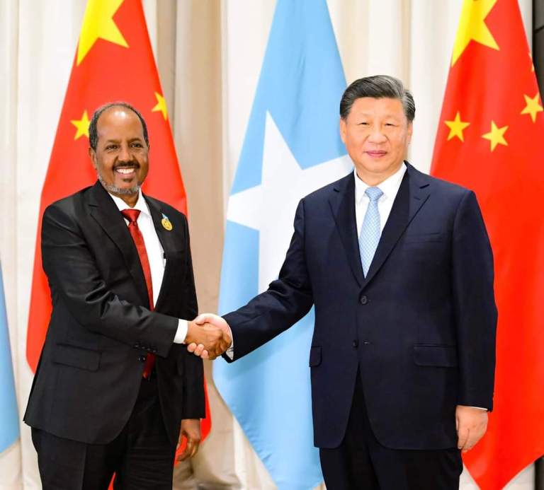 Madaxweyne Xasan Sheekh oo Riyaad kula kulmay Madaxweynaha Shiinaha (Sawirro)