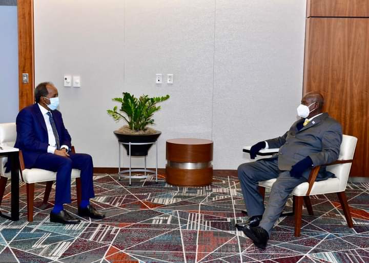 XASAN SHEEKH OO LA KULMAY MADAXWEYNAYAASHA DALALKA UGANDA IYO KENYA