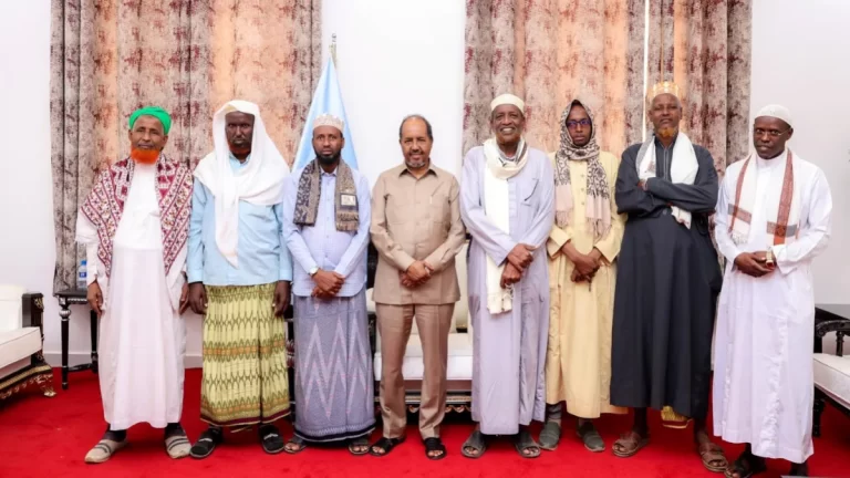 Maaxweynaha Soomaaliya oo La Kulmay Culimaa’udiinka Koofur Galbeed