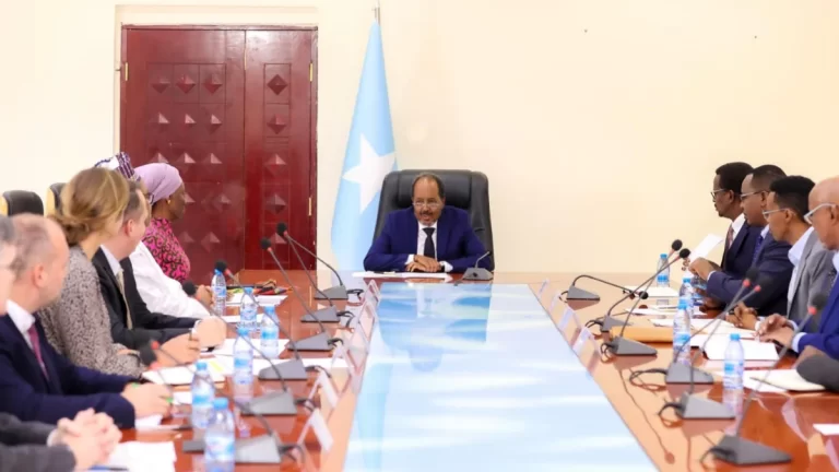 Xasan Sheekh oo Wakiillada Beesha Caalamka Kala Hadlay Dagaalka Al-shabaab