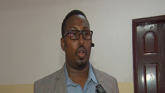 Wasiiru Dowlihii Wasaaradda Gaadiidka iyo Duulista Hawada oo Iscasilay