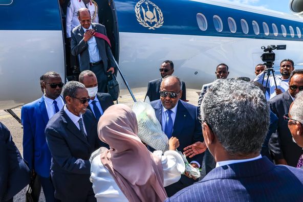 Madaxweynaha Dalka Jabuuti oo Soo Gaaray Magaaladda Muqdisho+Sawirro