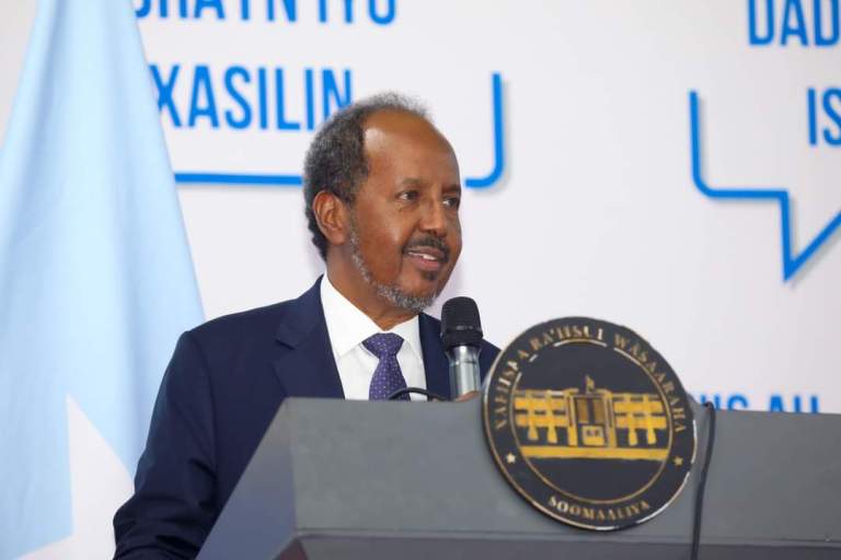 Xasan Shiikh:-“Dastuurku Mashruuc ma’ahan,Dibadana Looguma Hadlaayo”,!
