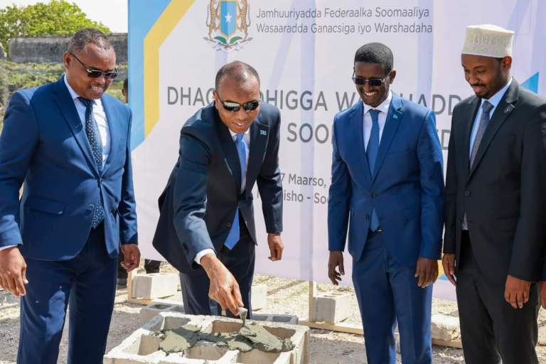 Warshad Soo Saarta Burka oo Laga Dhagax Dhigay Magaaladda Muqdisho