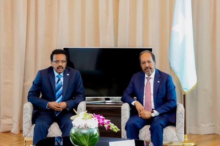 Madaxweyne Xasan Shiikh oo Doha Kula Kulmay Madaxweynihii hore Farmaajo
