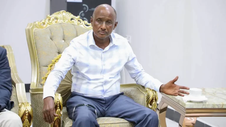 Al-shabaab oo Lacago Ku Bixinayo Xil Ka Qaadisa Gudoomiye Cali Jeyte