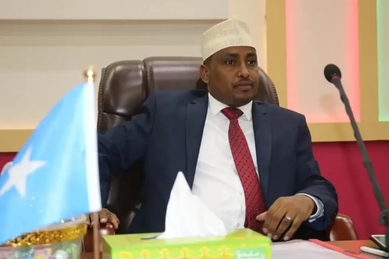 Akhriso;-Puntland oo Soo Dhaweysay Hadalka Madaxweyne Hore Farmaajo