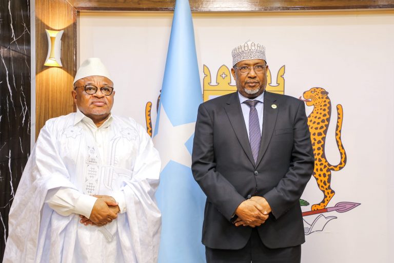 Aadan Madoobe oo Qaabilay Amb. Souef,Kalana Hadlay Qaraxii Kuliyadda Jaala Siyaad