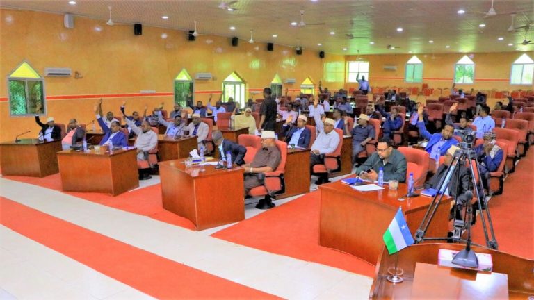 Baarlamanka Puntland oo Saaka Guda-galaya Wax Ka Beddelka Dastuurka
