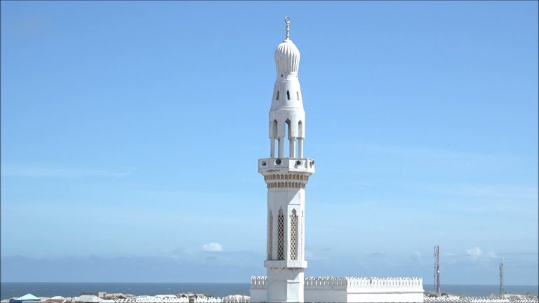 Al-shabaab oo Ku Hanjabay in Ay Qarxinayaan Masaajidyadda Dalka