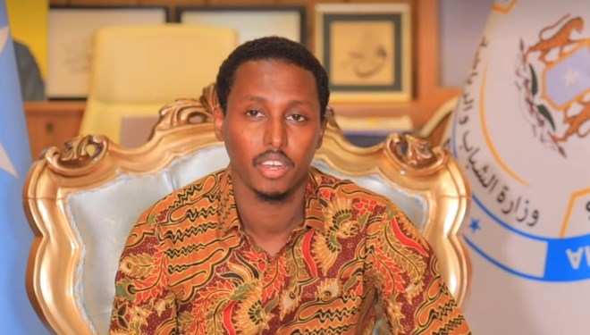 Wasiir Maxamed Barre oo Shaqo Joojin Ku Sameeyay Gudoomiyaha Xirriirka Cayaaraha Fudud