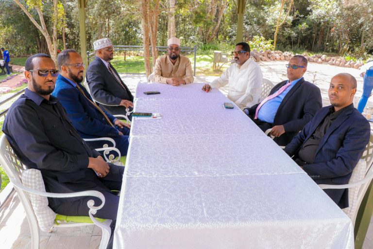 Axmed Madoobe oo Nairobi Kula Kulmay Siyaasiyiinta Macaaradka ah ee Jubaland
