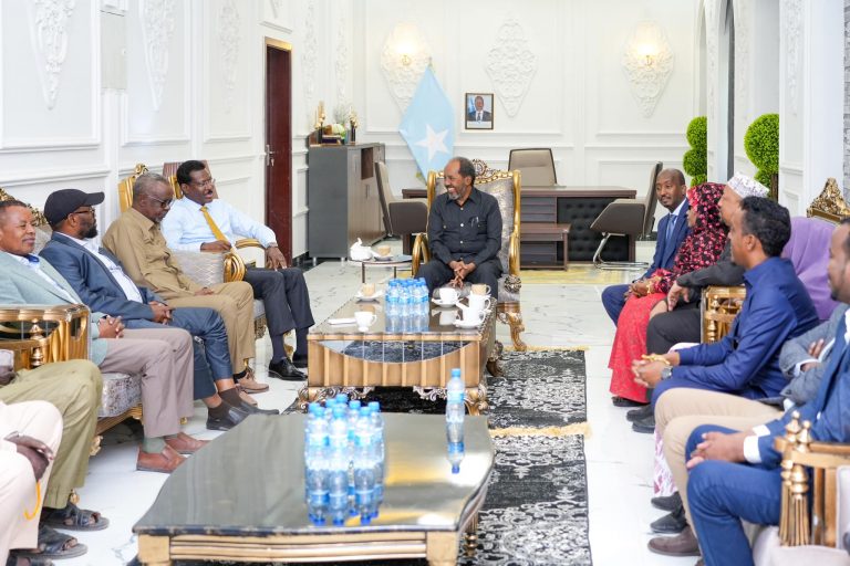 Xasan Shiikh oo La Kulmay Odayaasha Dhaqanka, Siyaasiyiinta Galmudug