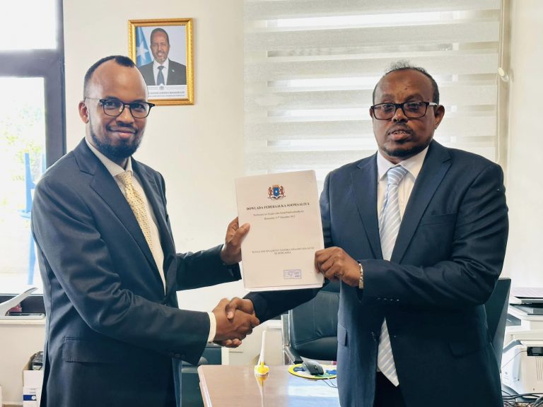 Wasaaradda Maaliyadda oo Golaha Shacabka u Gudbisay Xisaab-xirka 2022 – ka.