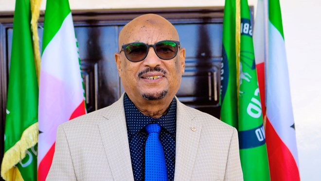 Faysal Waraabe oo Si Kulul Kaga Hadlay Wafdi Federaal ah oo Tagay Laascaanood