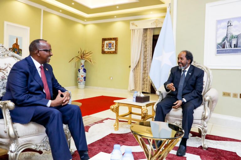 Madaxweyne Xasan Shiikh oo Qaabilay Wasiirka Gaashaandhigga dalka Kenya